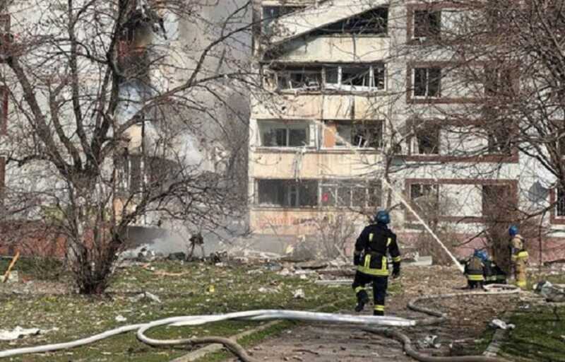 18 пострадавших после попадания ракет в жилой дом в Запорожье