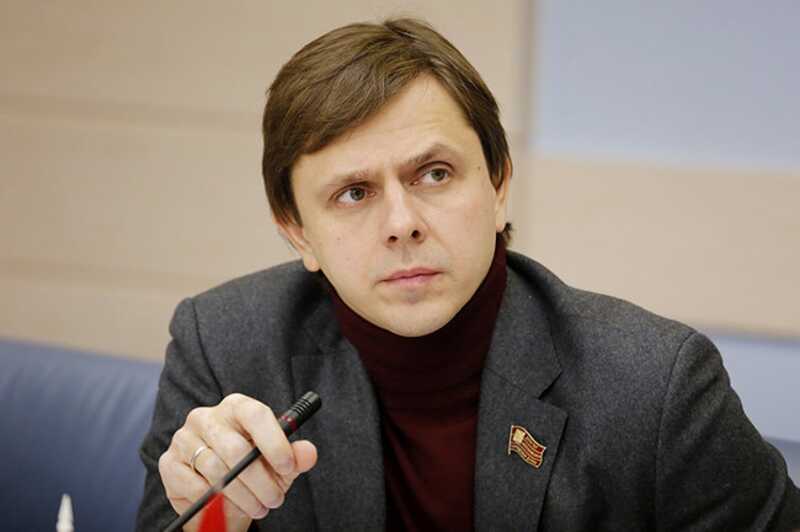 Западный порт: губернатор Клычков три года зарабатывал себе на элитную новостройку?