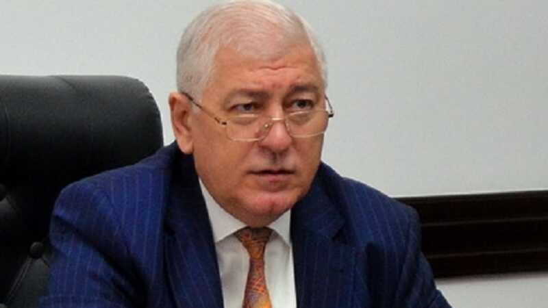 Бакова выдавливают из-за Устовой