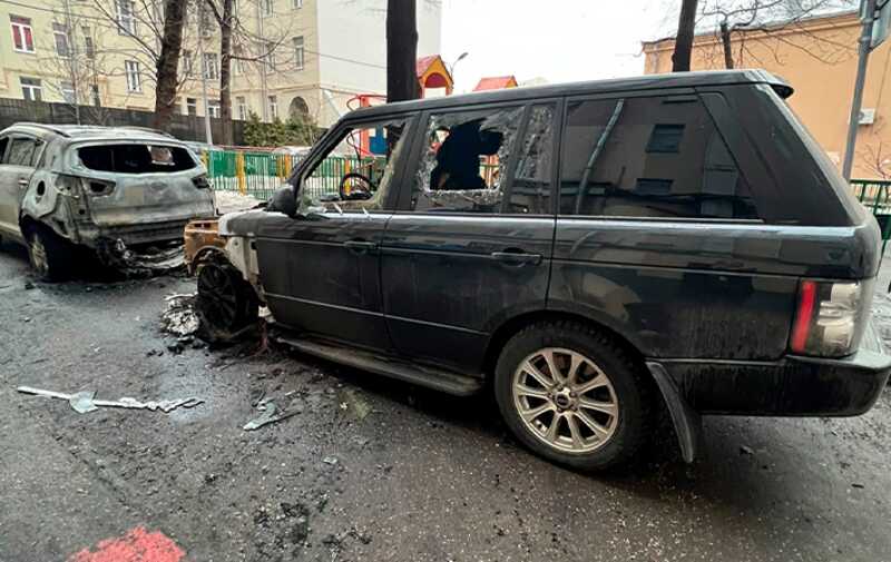В центре Москвы неизвестные подожгли Range Rover активистки "Басманного самоуправления"