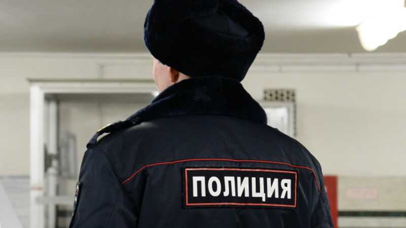 Полицейским пришлось стрелять в напавшего на них после убийства россиянина
