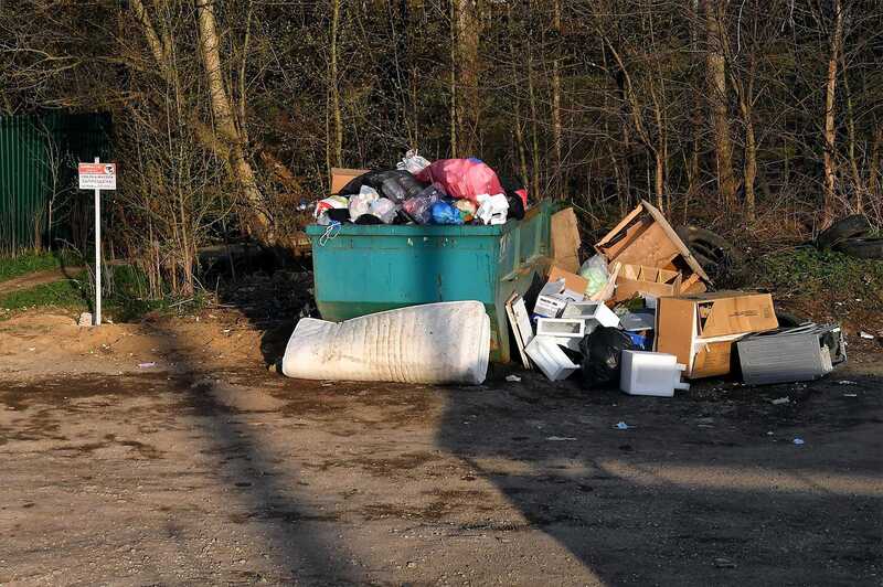 Под Москвой на мусорной площадке нашли завернутое в простыню тело женщины