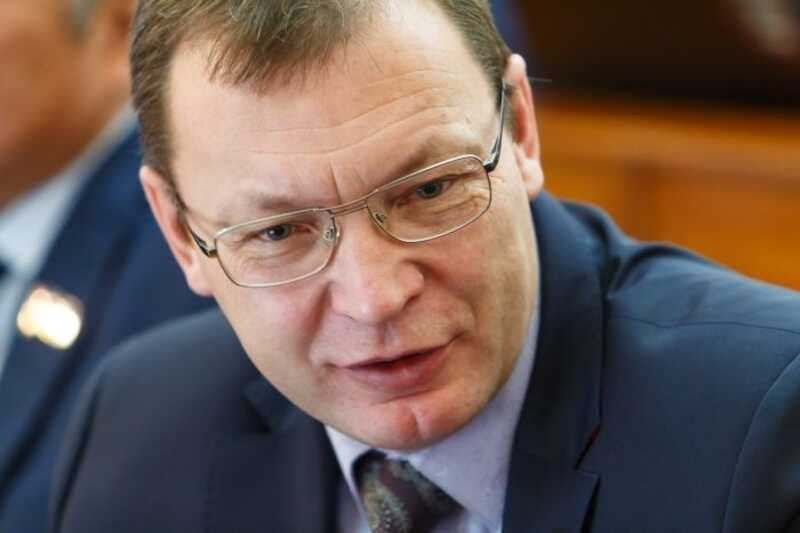 Слово не воробей: как депутат Хурала Игорь Марковец советы сиротам раздавал