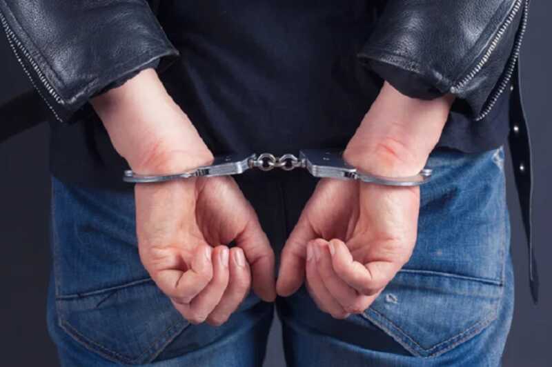 Двое вооруженных мужчин попались перед ограблением инкассаторов в Крыму