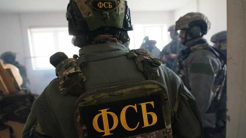 Сотрудники ФСБ задержали полицейского за попытку обмануть фигуранта дела