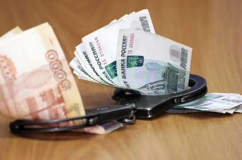 Бывшего российского прокурора осудили на пять лет за мошенничество