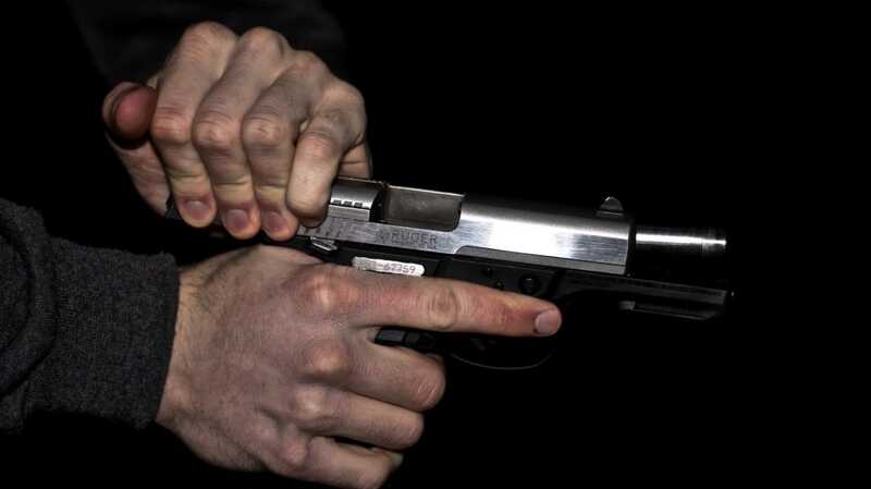 Открывшего стрельбу и ранившего двух человек россиянина задержали