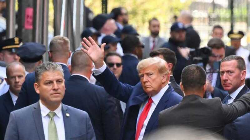 С Трампа сняли формальный арест, он ушел из суда