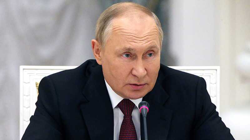 Путин освободил от должности замглвы МЧС Николая Гречушкина