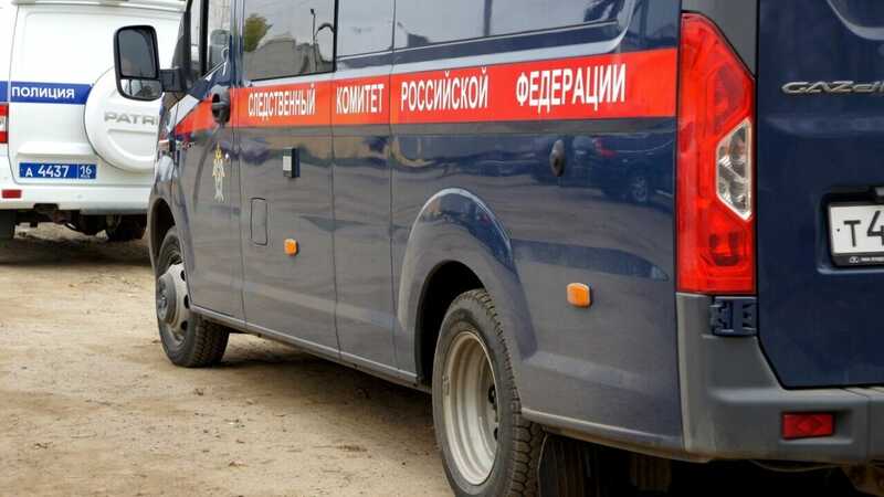Под окнами российской многоэтажки нашли тело женщины