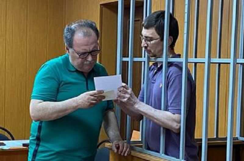 Анатолий Озернов сел за шкаф