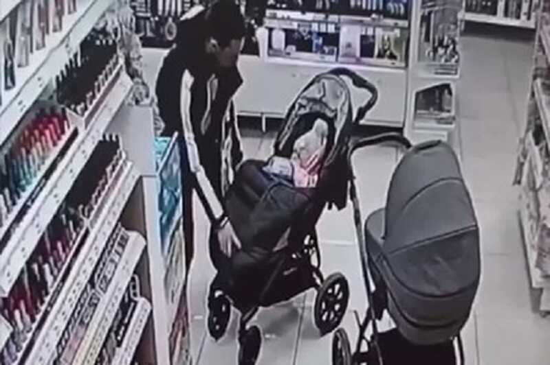 Пытавшегося украсть младенца из коляски россиянина задержали