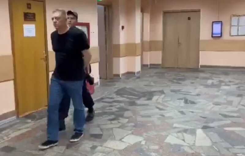 Бывшего замглавы Московской таможни Сергея Цуканова посадят, но рублем бить не будут
