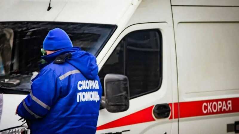 В центре Москвы кусок штукатурки упал на голову двум девушкам