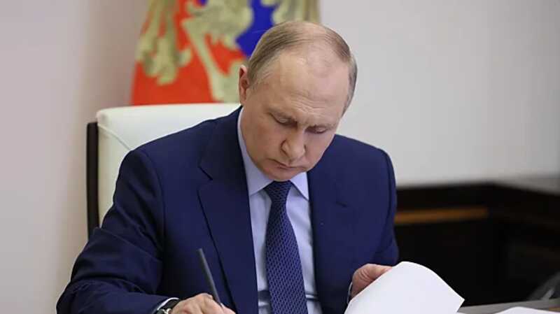 Путин подписал закон о сокращении сроков признания пропавшими участников СВО