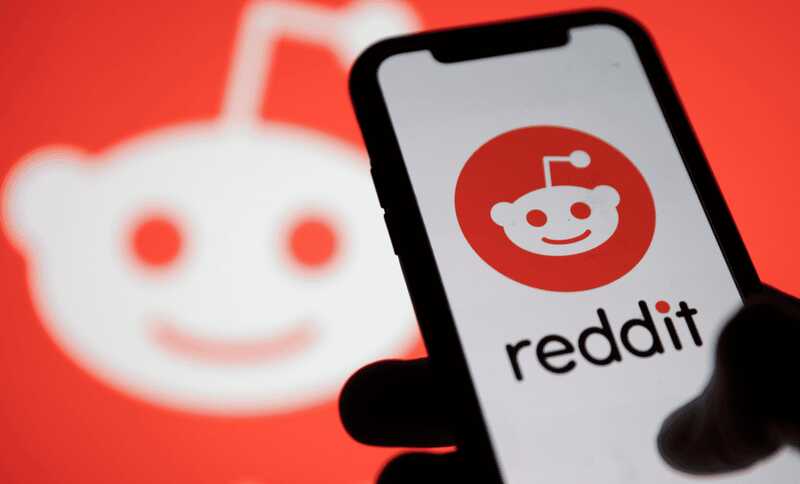 Двое студентов продавали на Reddit нюдсы девушки, созданной нейросетью