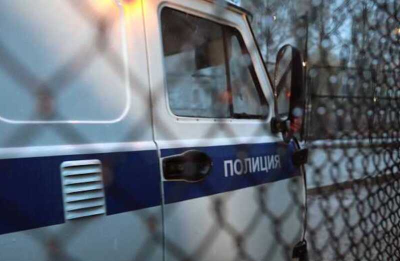 Жители дома на северо-западе Москвы не могут справиться с буйным соседом