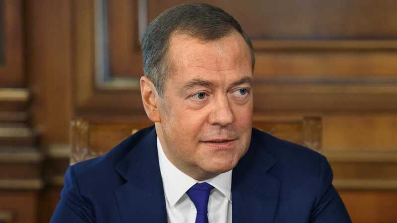 Медведев пожелал россиянам мира после полного разгрома врага