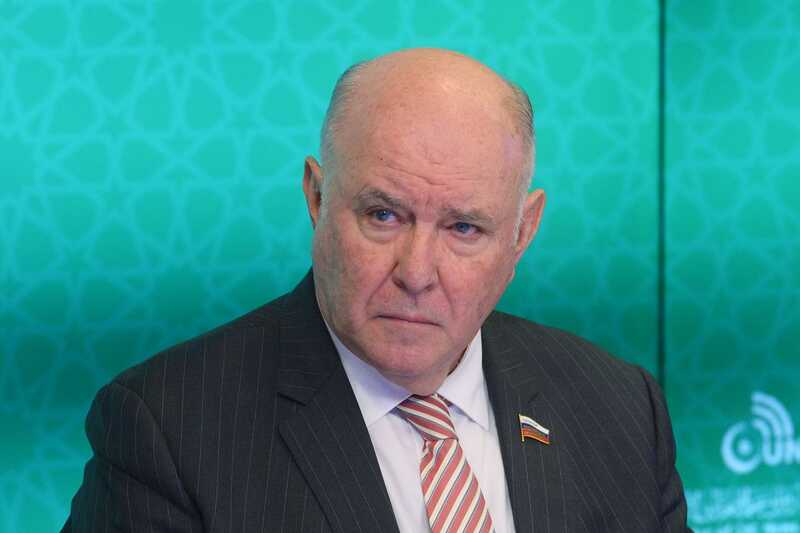 В России не поддержали сорвавших украинский флаг возле штаб-квартиры МПА СНГ
