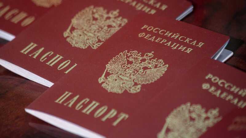 В России предложили лишать свободы за надругательство над паспортом