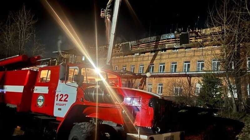 В российском регионе загорелся фанерный завод