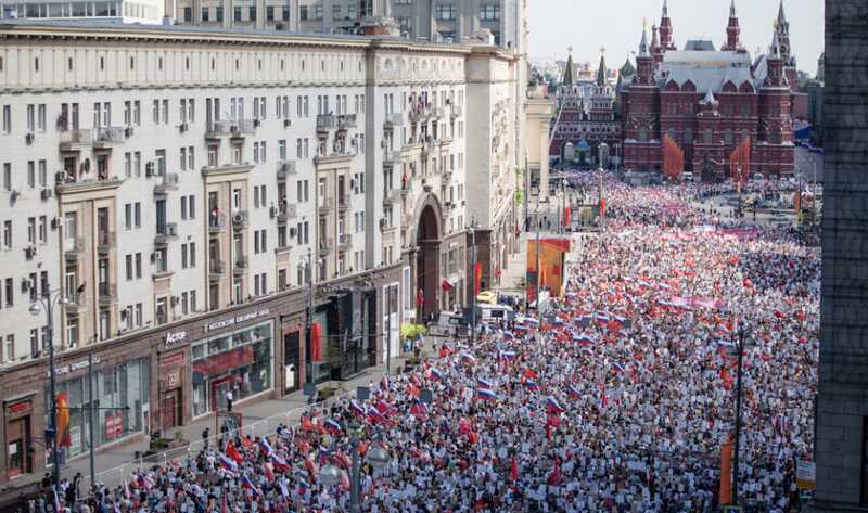 В Кремле оценили идею проведения «Бессмертного полка» в альтернативных форматах
