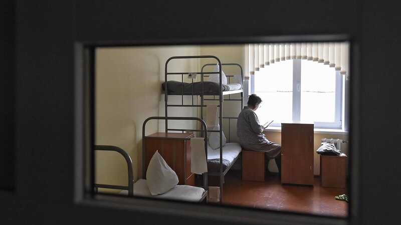 Помощника прокурора заподозрили в интимной близости с осужденной за помощь в УДО