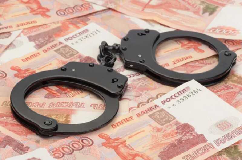 Попавшимся на взятке в пять миллионов рублей следователям СК вынесли приговор