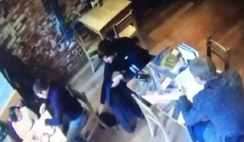 Вор в парике обокрал посетителя в кафе на Арбате