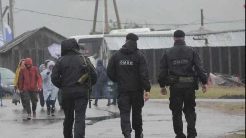В Мурманской области под машину руководителя подразделения “Кольской горно-металлургической компании” заложили муляж взрывчатки
