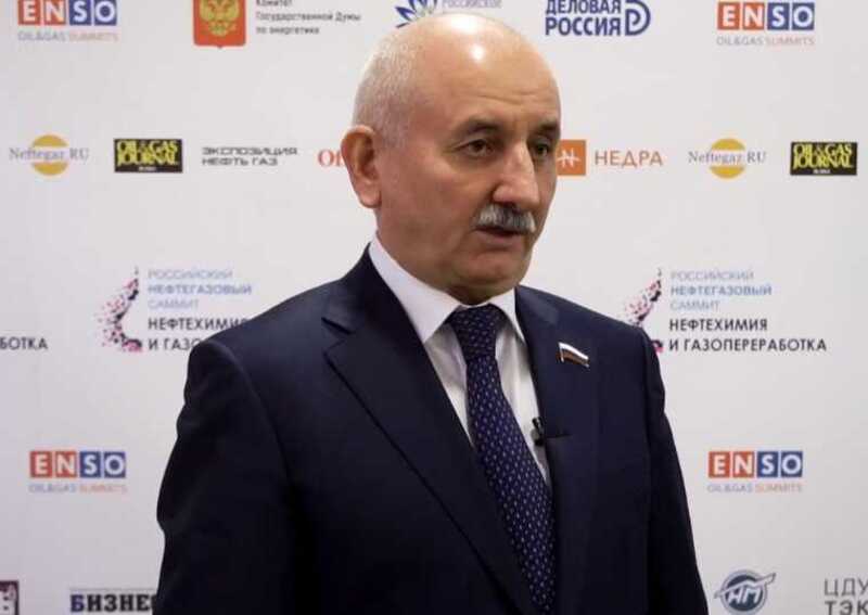 Газгиреевы "поскользнулись" на битуме
