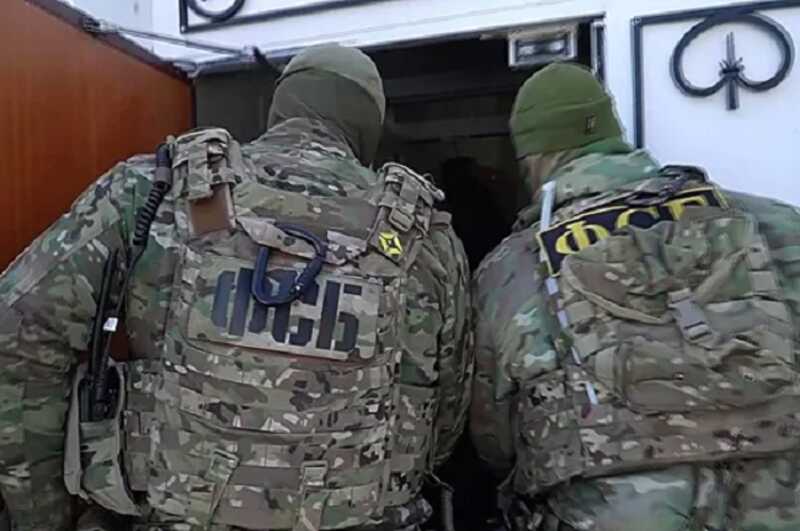 Гендиректора российской компании задержали за стрельбу при обыске в его доме