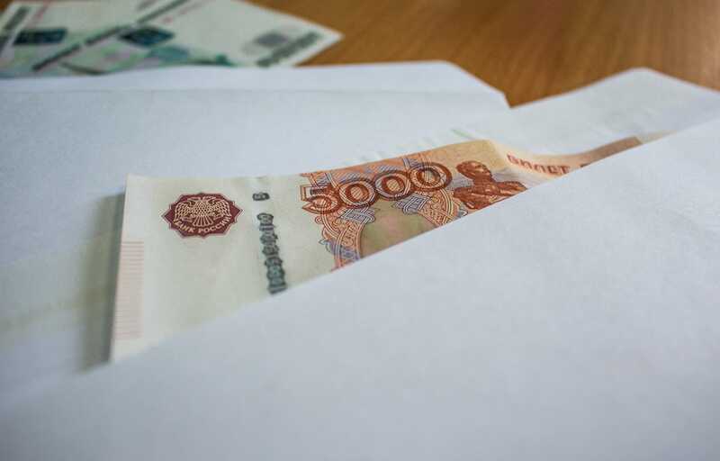 "Волонтерская рота" с зарплатами в конвертах