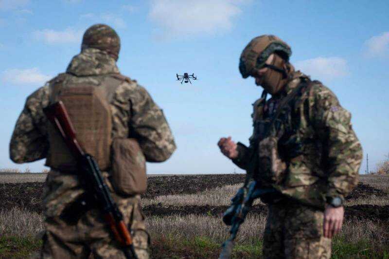 Российские пограничники из автомата сбили украинский дрон в Курской области