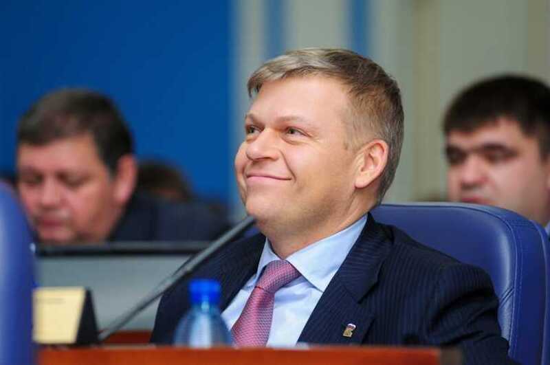 Демкин дом шатается под Махониным