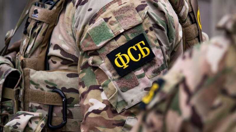 ФСБ задержала двух белгородцев за покупку автоматов Калашникова у военных