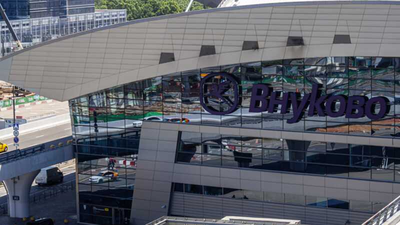 Над Внуково временно закрыли воздушную зону из-за сообщения о неизвестном беспилотнике