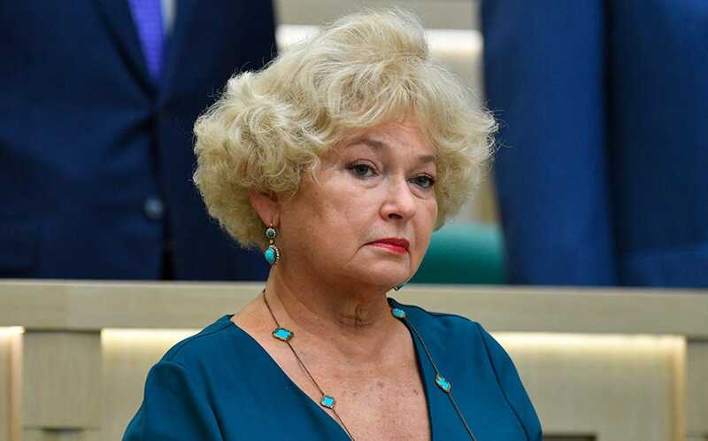 Сенатор Нарусова высказалась о покинувших Россию артистах