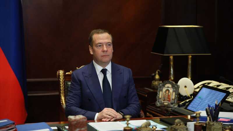 Медведев назвал ядерное оружие скрепой России