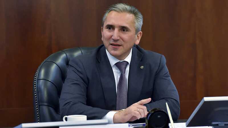 Александр Моор с чужими не дружит