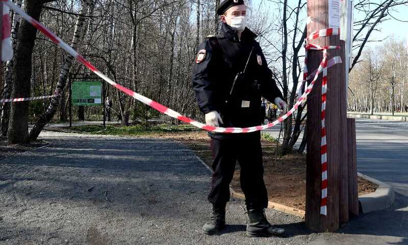 Беспилотник с камерой и прикрепленным парашютом нашли в лесу под Москвой
