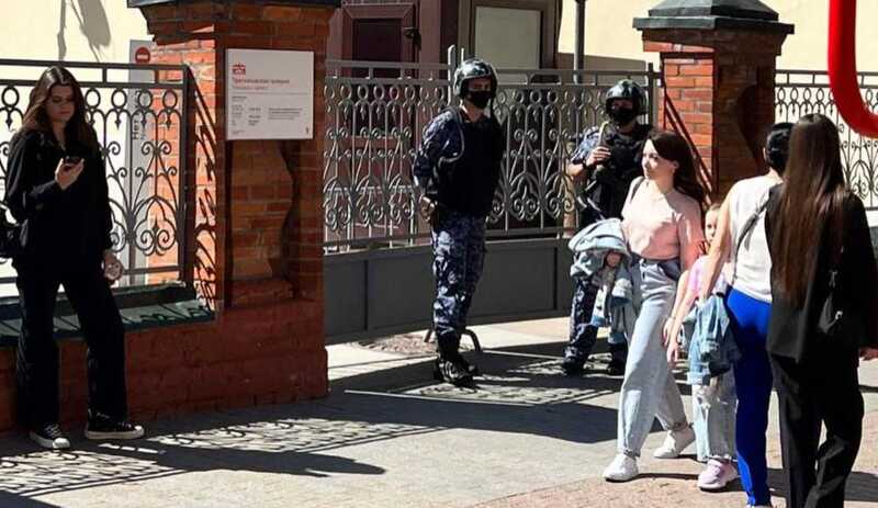 Посетителей Третьяковской галереи эвакуировали в Москве после сообщений об угрозе взрыва