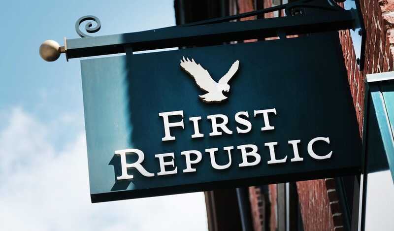 Власти США закрыли First Republic и продадут его депозиты и активы JPMorgan