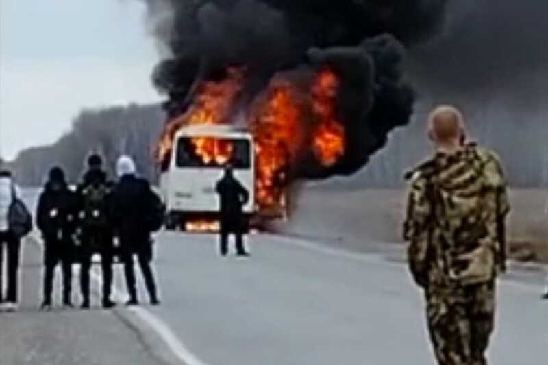 Автобус с 36 пассажирами загорелся на российской трассе и попал на видео