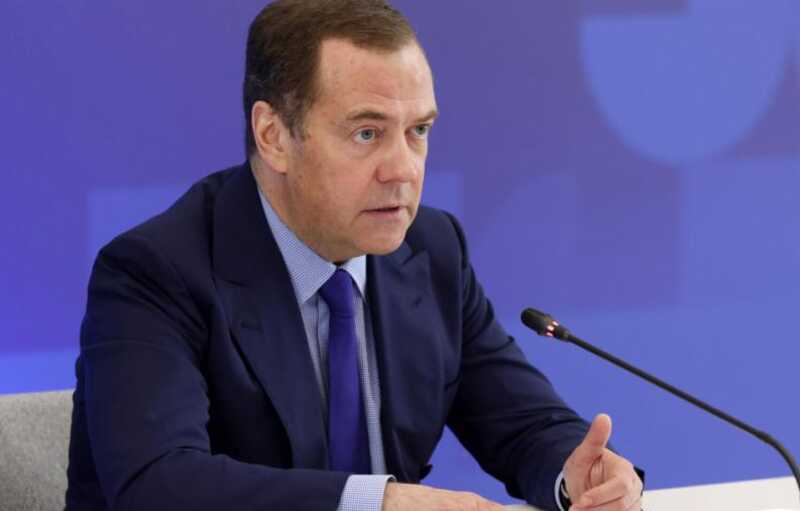 Медведев отреагировал на петицию с призывом создать награду «орден Бандеры»