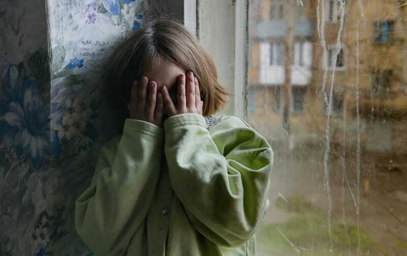 Россиянка избивала 12-летнюю дочь за плохие оценки и пошла под суд
