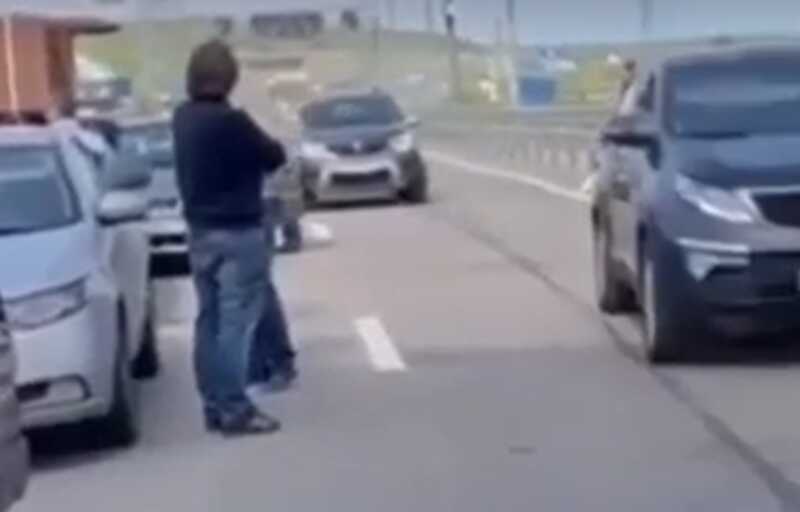 Въезд на Крымский мост закрыт с обеих сторон в целях безопасности