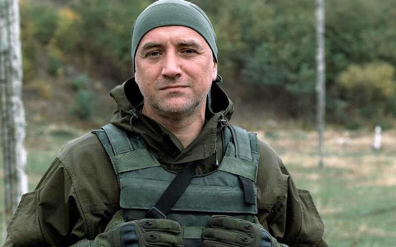 Прилепин госпитализирован с ранением ног после подрыва его автомобиля в Нижегородской области