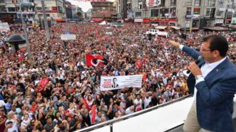 Митинг турецкой оппозиции забросали камнями в Эрзуруме