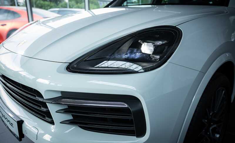 Жительница Гольяново заявила на мужа, который забрал подаренный Porsche Cayenne
